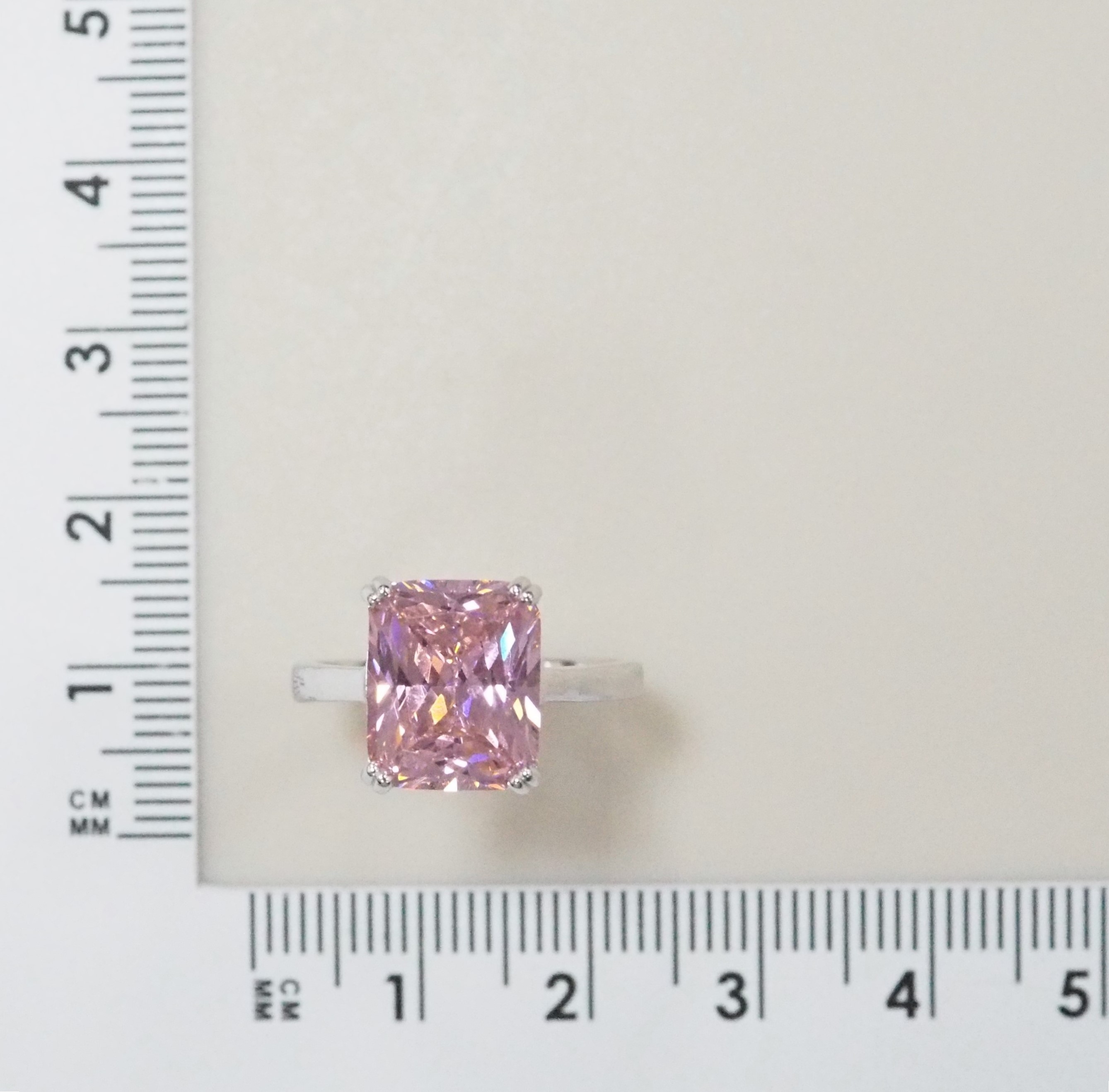 Серебряное кольцо 925 пробы; вставки 1 Куб. Цирконий розовый. 8ct;